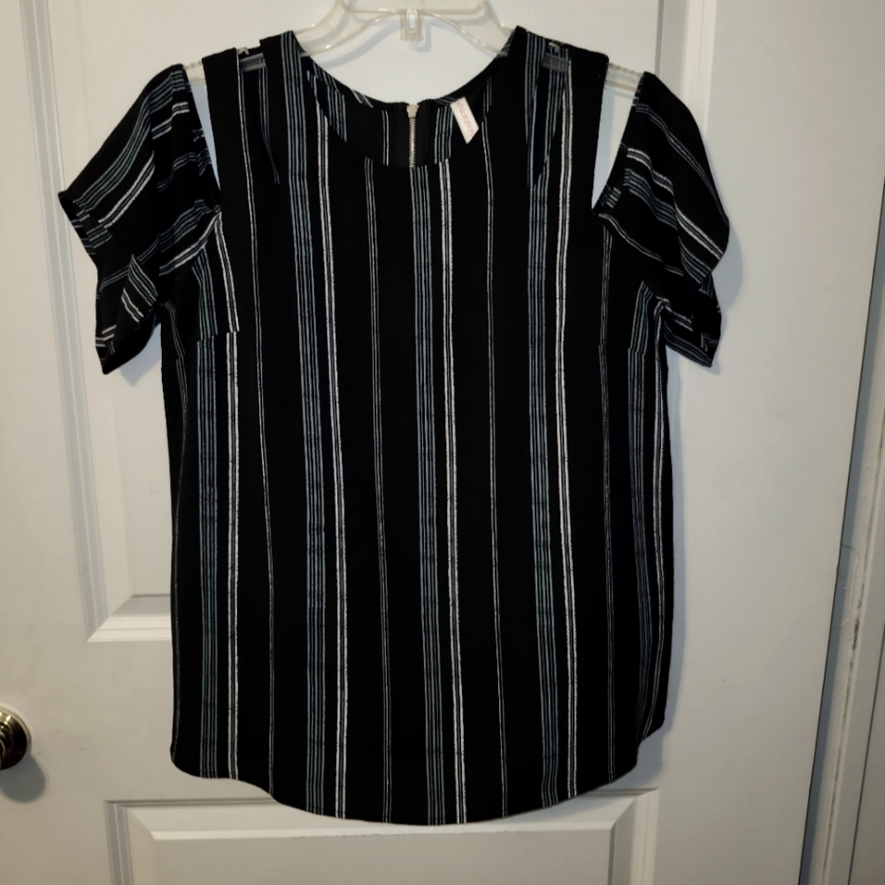 Xhilaration Off Shoulder Black Green White Color Blouse Size Medium (A68)